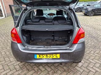 Toyota Yaris 1.3 vvti automaat    74kw picture 11