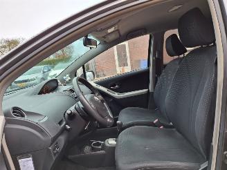 Toyota Yaris 1.3 vvti automaat    74kw picture 6