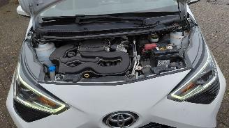 Toyota Aygo 1.0 vtti  x play automaat picture 2