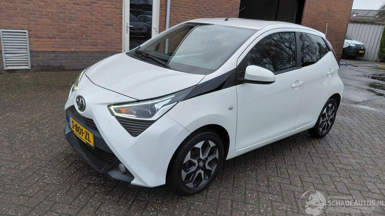 Toyota Aygo 1.0 vtti  x play automaat