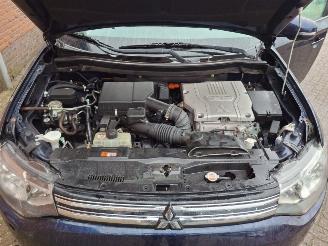 Mitsubishi Outlander 2.0 phev hybrid   121pk  navi picture 2