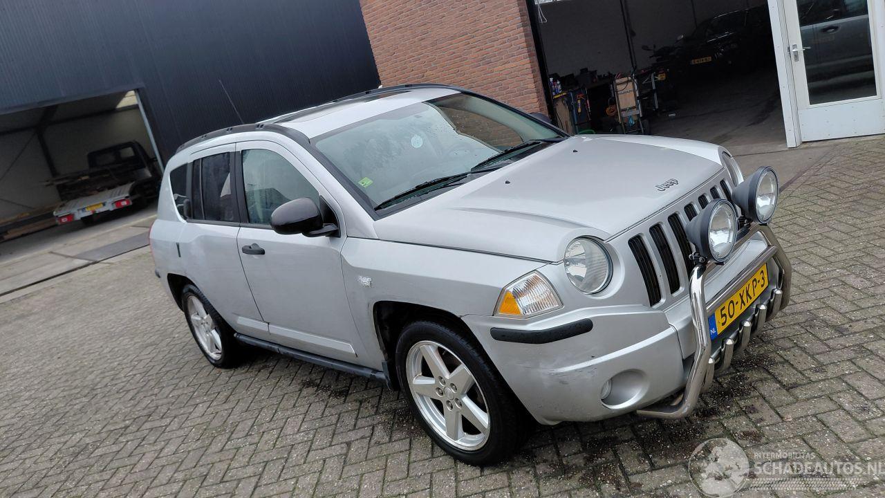 Jeep Compass 2.4i  125kw   airco  navi