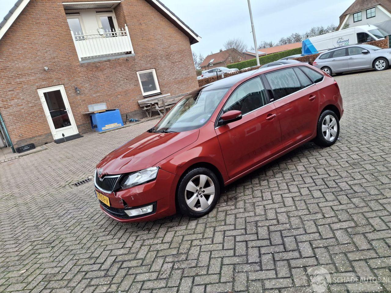 Skoda Rapid 1.2 tsi  joy  90pk pano navi clima