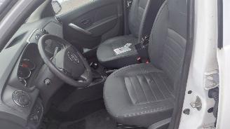 Dacia Sandero 0.9 tce  66kw airco navi picture 6