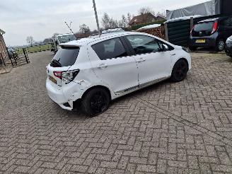 krockskadad bil auto Toyota Yaris 1.5 hybrid   clima  pano 2018/4