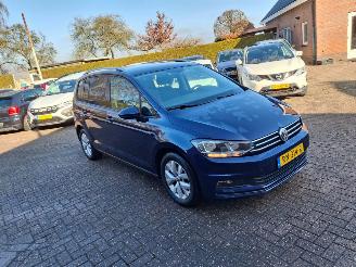 uszkodzony samochody osobowe Volkswagen Touran 1.2 tsi  81kw 7 persoon   navi 2018/1
