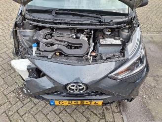 uszkodzony samochody osobowe Toyota Aygo 1.0vvti x 5drs airco 2019/12