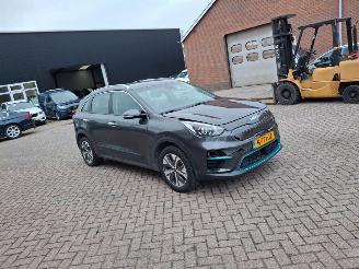 krockskadad bil auto Kia Niro dynamic line 64kwh   204pk navi clima 2021/11