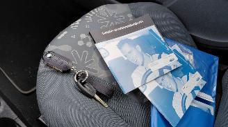 Ford Ka 1.2i  cool sound  69pk   airco picture 8