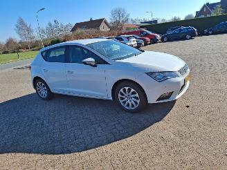 krockskadad bil auto Seat Leon 1.2 tsi  110pk   clima 2016/4