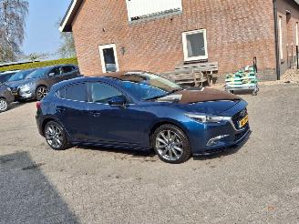 krockskadad bil auto Mazda 3 2.0i  120pk gtm  clima navi 2017/4