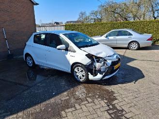 Toyota Yaris 1.5 hybrid  clima    navi picture 13