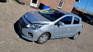 krockskadad bil auto Mitsubishi Space-star 1.2i  52kw   navi airco 2023/1