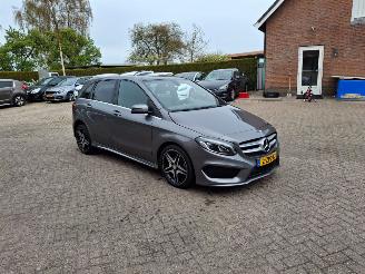 skadebil auto Mercedes B-klasse 180 1.6i  90kw pano navi 2015/2