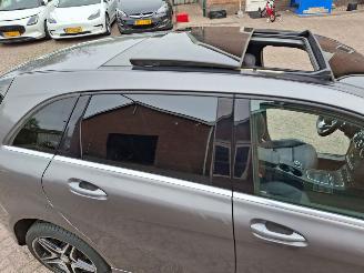 Mercedes B-klasse 180 1.6i  90kw pano navi picture 4