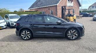 krockskadad bil auto Skoda Elroq 85kw accu  286pk  clima navi 2025/7