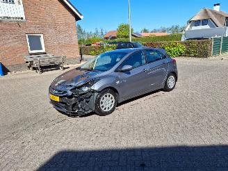 Hyundai I-30 1.6i  135pk  clima picture 9