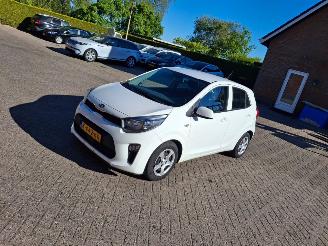 Schadeauto Kia Picanto 1.0i dpi  67pk  5drs airco 2021/1