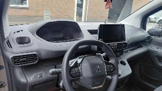 Peugeot Partner 1.5 hdi  131pk  automaat 3 persoons   navi picture 4