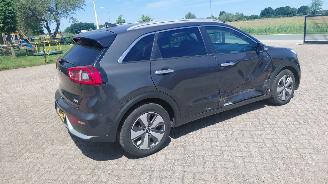 Kia Niro 1.6 hybrid  77kw  automaat picture 3