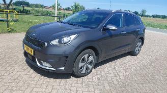 krockskadad bil auto Kia Niro 1.6 hybrid  77kw  automaat 2020/4