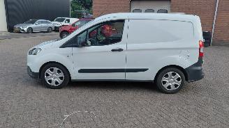 Schade bestelwagen Ford Courier 1.5 dci  74kw schuifdeur 2022/5
