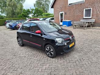 Damaged car Renault Twingo 1.0 sce  collection  airco 2015/10