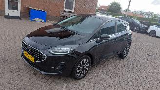 Unfallwagen Ford Fiesta 1.0 hybrid titanium  92kw  navi 2022/11