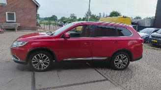 Schadeauto Mitsubishi Outlander 2.0i  150pk automaat   clima navi 2017/1