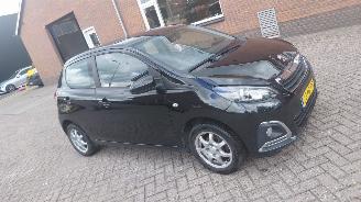 Damaged car Peugeot 108 1.0 vti allure  airco    lmv 2020/7