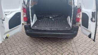 Peugeot Partner 1.2i  110pk navi airco picture 14