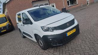 Unfall Kfz Van Peugeot Partner 1.2i  110pk navi airco 2022/6