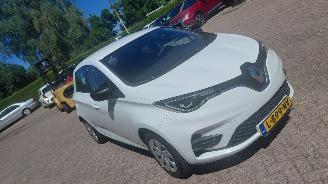 Voiture accidenté Renault Zoé r110  cars 52kwh  navi clima 2021/7
