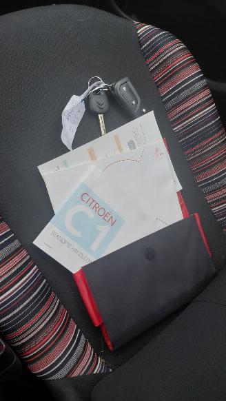 Citroën C1 1.0 vti shine  clima navi lmv picture 6