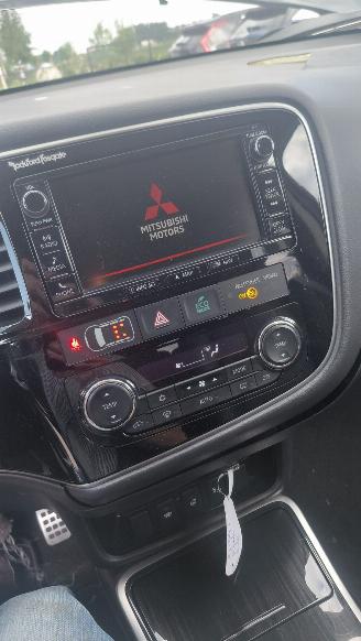 Mitsubishi Outlander 2.0 i  150pk automaat    navi clima picture 5