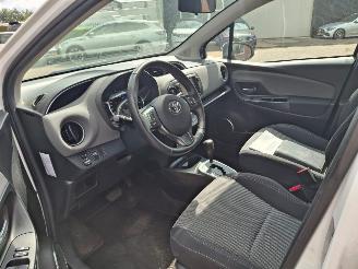 Toyota Yaris 1.5 hybrid navi  clima picture 4