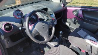 Peugeot 107 1.0i 5drs airco picture 6