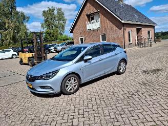 krockskadad bil auto Opel Astra 1.0i 5drs  navi   clima  77kw 2017/6
