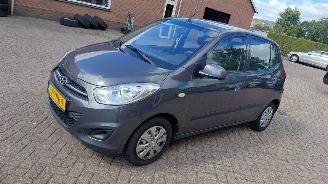 Hyundai I-10 1.1i 69pk airco 5drs picture 3