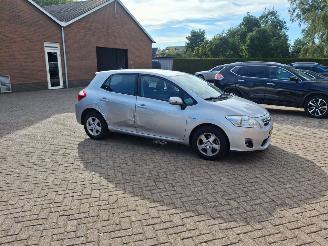 Unfallwagen Toyota Auris 1.8 hybrid 2011/4