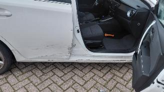 Toyota Auris 1.8 hybrid   73kw pano  navi clima picture 6