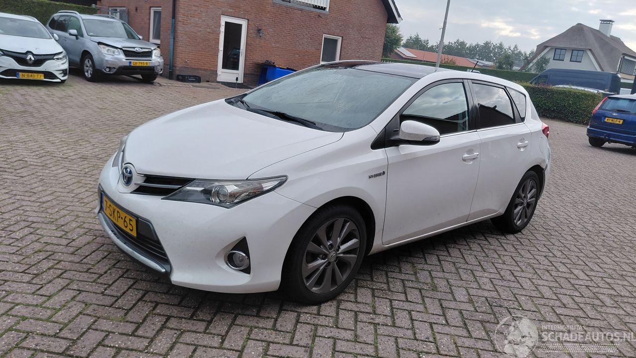 Toyota Auris 1.8 hybrid   73kw pano  navi clima