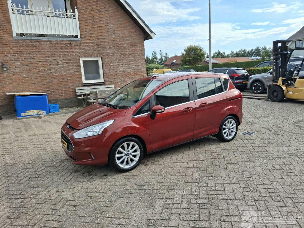 Ford B-Max 1.0i   74kw  navi clim