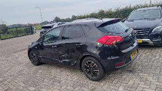 Kia Cee d 1.0i navi   74kw  5drs airco picture 2
