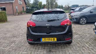 Kia Cee d 1.0i navi   74kw  5drs airco picture 5