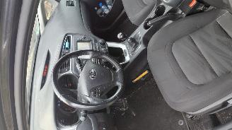 Kia Cee d 1.0i navi   74kw  5drs airco picture 9