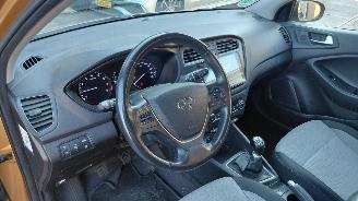 Hyundai I-20 1.2i  84pk navi clima  lmv picture 6