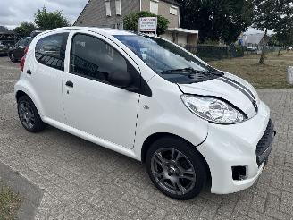 Peugeot 107 1.0-12V XR LICHTE SCHADE BOUWJAAR 2011 66000 KM  2250 EURO picture 5