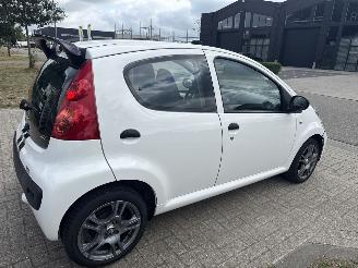Peugeot 107 1.0-12V XR LICHTE SCHADE BOUWJAAR 2011 66000 KM  2250 EURO picture 4
