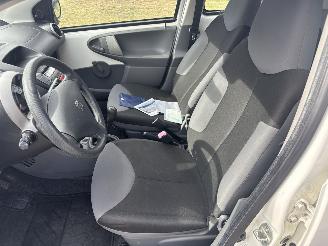 Peugeot 107 1.0-12V XR LICHTE SCHADE BOUWJAAR 2011 66000 KM  2250 EURO picture 7